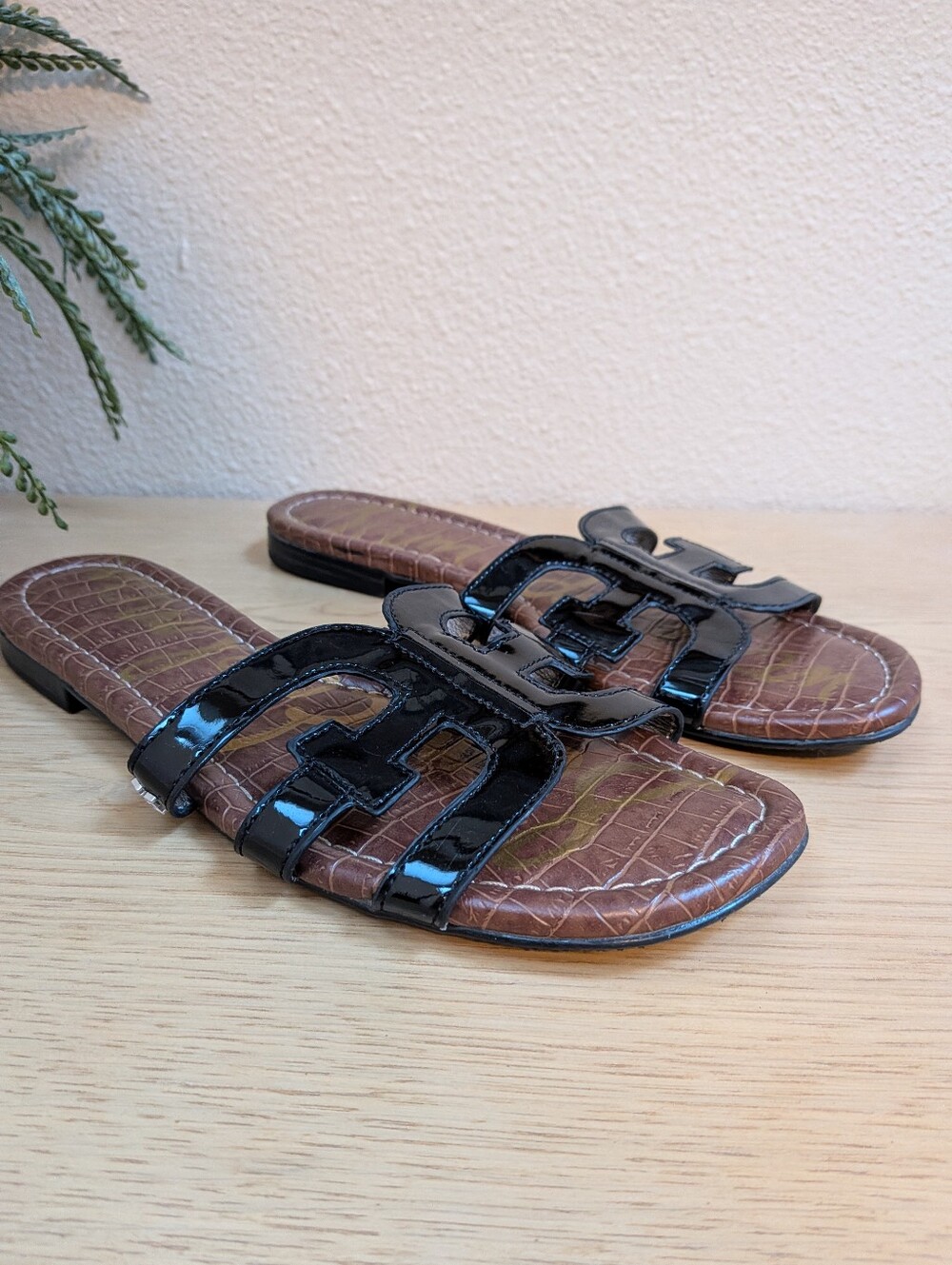 Sam Edelman Bay Black Patent Leather Flat Sandals Size 10.5